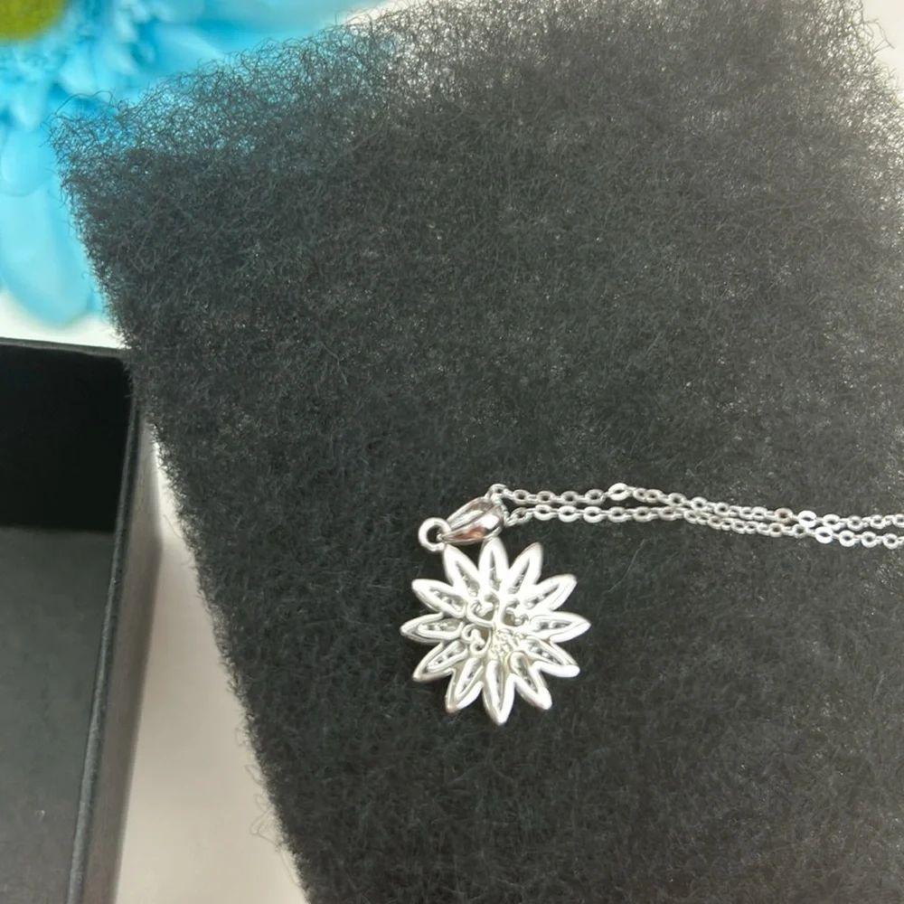 Sterling Silver crystal Flower pendant with adjustable chain Bleu Sage NWT - Picture 5 of 16